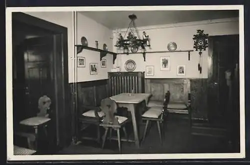 AK Ottenhöfen Unterwasser i. Schwarzwald, Hans-Sachs-Schule, Bauernstube, Innenansicht