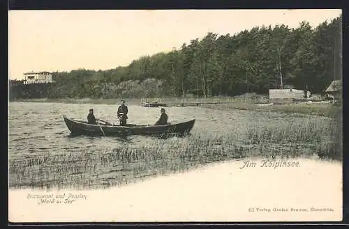 AK Kölpinsee, Ruderboot auf dem See mit Blick zum Restaurant & Pension Wald u. See