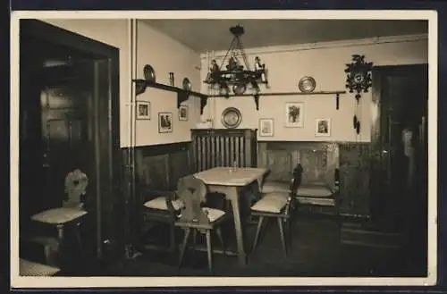 AK Ottenhöfen Unterwasser i. Schwarzwald, Hans-Sachs-Schule, Bauernstube, Innenansicht