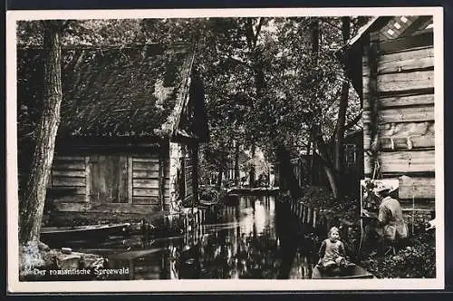 AK Lehde / Spreewald, Partie am Künstlerheim, Maler mit Staffelei am Ufer