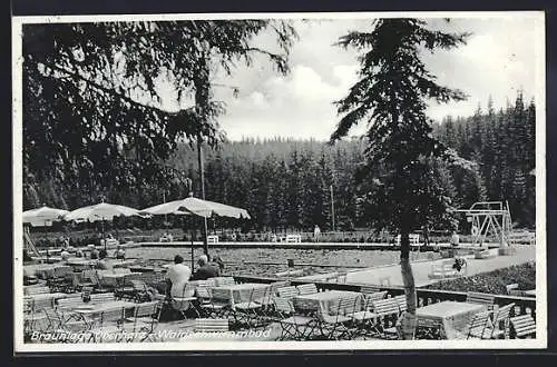 AK Braunlage /Oberharz, Waldschwimmbad mit Gästen unter Sonnenschirm