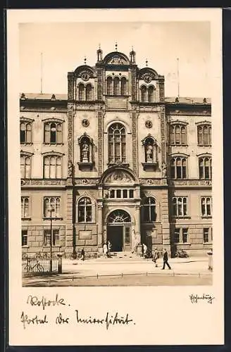 AK Rostock, Portal der Universität mit Strasse