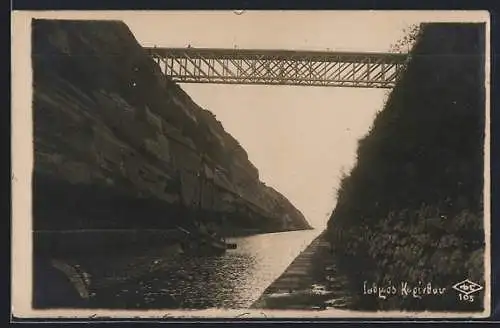 AK Corinth, Ein Schiff im Kanal