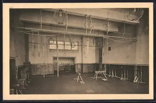 AK Berlin-Wilmersdorf, Treitschke-Schule, Prinzregentenstrasse 33, Sportsaal