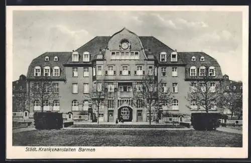 AK Barmen, Frontansicht der Städt. Krankenanstalten mit Gartenanlagen
