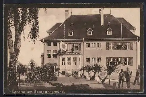 AK Georgensgmünd, Sanatorium mit Gartenanlage und posierenden Männern