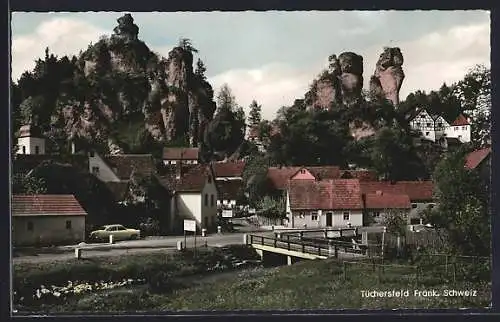 AK Tüchersfeld /Fränk. Schweiz, Ortsansicht mit Felswand