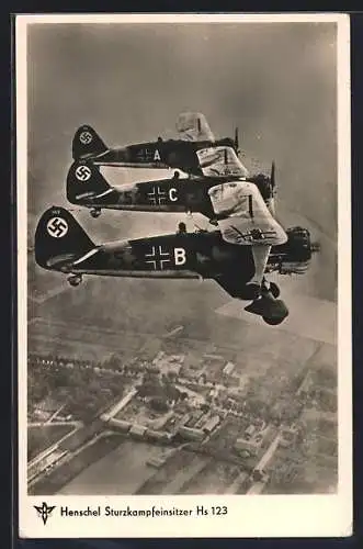 AK Flugzeug, Henschel Sturzkampfeinsitzer Hs 123 im Flug
