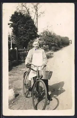 Foto-AK Junge mit Fahrrad
