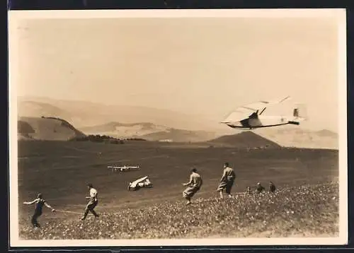 AK Falke-Segelflugzeug beim Start