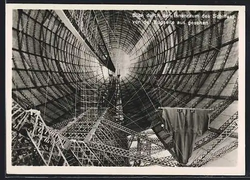 AK Friedrichshafen, Luftschiffbau Zeppelin, Innenraum des Schiffes von der Bugseite