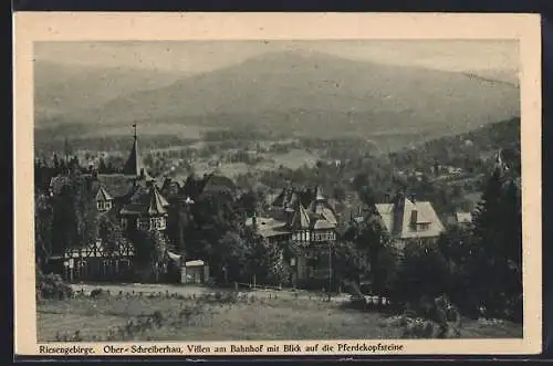 AK Schreiberhau, Villen am Bahnhof mit Blick auf die Pferdekopfsteine