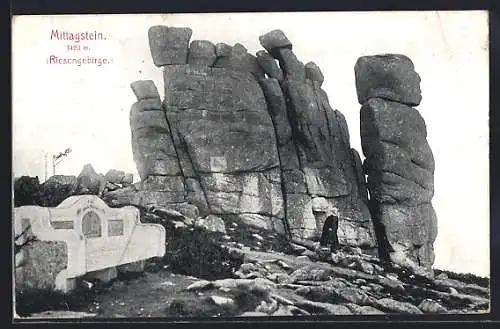 AK Mittagstein /Riesengebirge, Felsformationen mit Denkmal