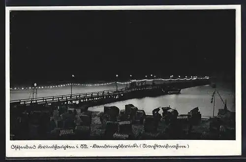 AK Brunshaupten i. M., Ostseebad, Beleuchtete Landungsbrücke bei Nacht