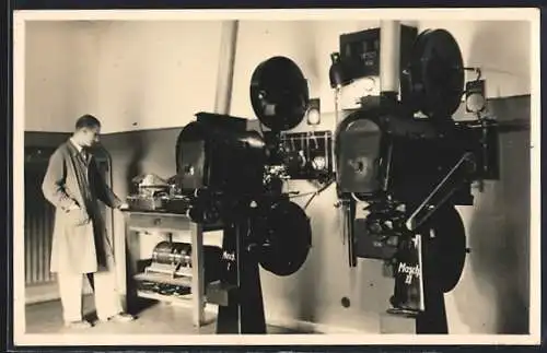 AK Filmprojektoren in einem Kino