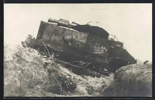 Foto-AK Tank Panzer im Schützengraben