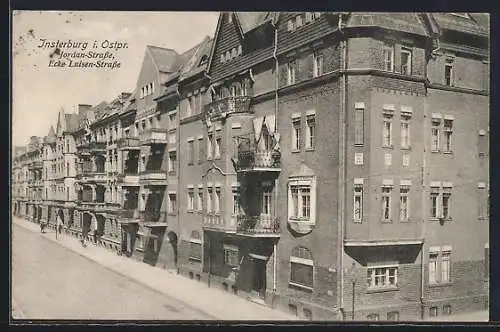 AK Insterburg i. Ostpr., Jordan-Strasse Ecke Luisen-Strasse mit Anwohnern