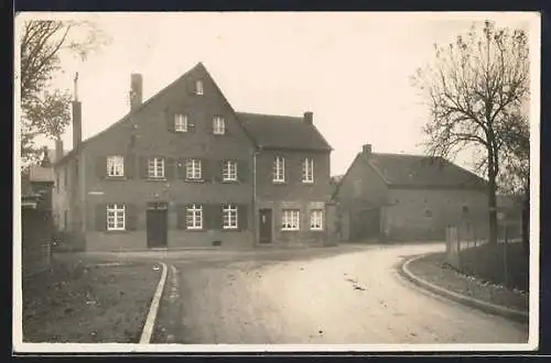 Foto-AK Geyen über Stommeln, Strassenpartie im Ort