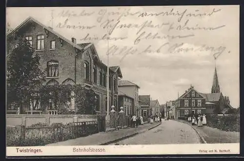 AK Twistringen, Bahnhofstrasse mit Anwohnern