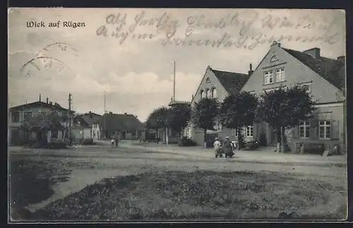 AK Wiek auf Wittow, Ortspartie mit Passanten
