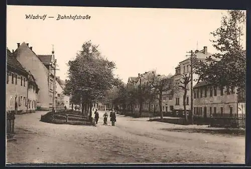 AK Wilsdruff, Bahnhofstrasse mit Passanten