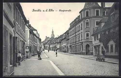 AK Strehla a. d. Elbe, Hauptstrasse mit Geschäften