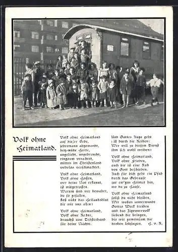 AK Sinti und Roma / Zigeunerkinder am Wohnwagen, Volk ohne Heimatland