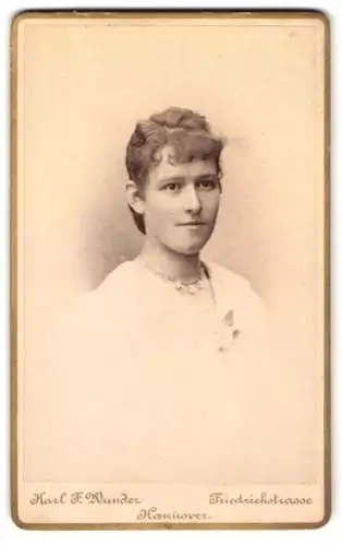 Fotografie Karl F. Wunder, Hannover, Friedrichstrasse, Frau Winsloe geb. Tenge im Jahr 1890