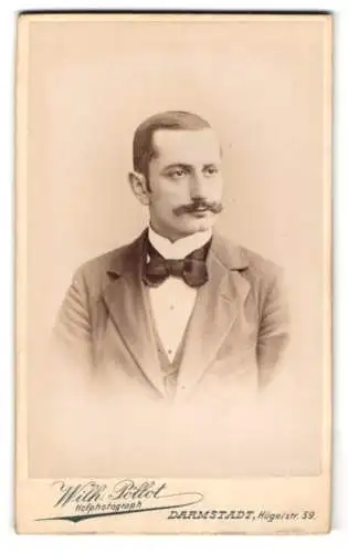 Fotografie Wilh. Pöllot, Darmstadt, Hügelstr. 59, Herr Schulze mit Schnurrbart