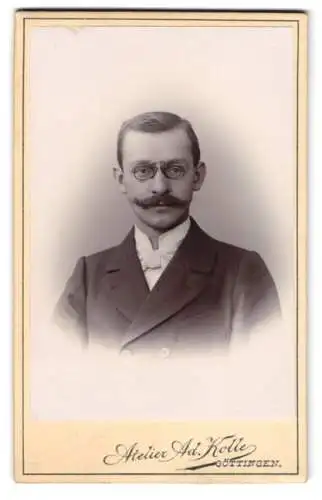 Fotografie Atelier Ad. Kolle, Göttingen, Prinzenstrasse 18, W. König mit Zwicker