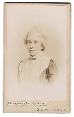 Fotografie Temporel, Genève, Plainpalais, Portrait einer älteren Dame