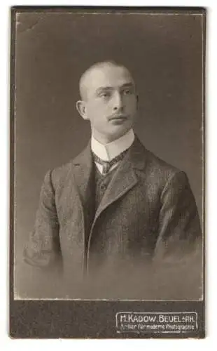 Fotografie H. Kadow, Beuel am Rhein, Adolf Simon in Anzug und Krawatte