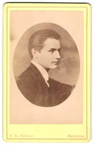 Fotografie F. H. Bühler, Mannheim, Am Fruchtmarkt 11 1/2, Herr Hofer im Porträt