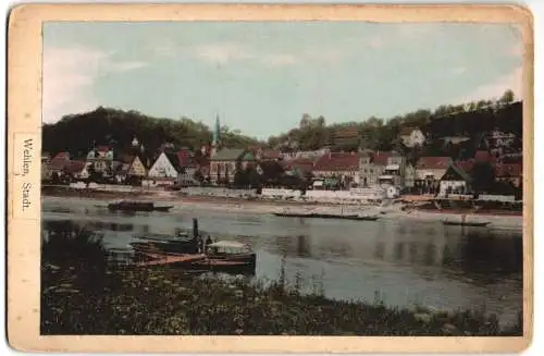 Fotografie unbekannter Fotograf, Ansicht Wehlen / Elbe, Blick nach der Stadt mit Fähre St. Wehelen-Pötztscha