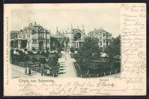 AK Schwerin / Meckl., Bahnhof mit Strassenpartie