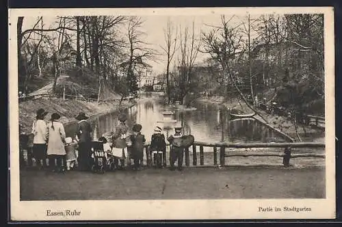 AK Essen a. d. Ruhr., Frauen und Kinder im Stadtgarten