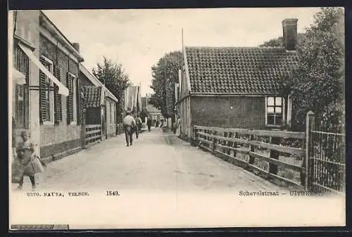 AK Uitgeest, Schevelstraat, Blick die Strasse hinab