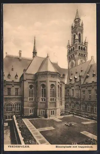 AK Den Haag, Vredespaleis, Binnenplaats met trappenhuis