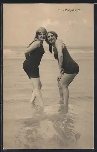 AK Nos Baigneuses, Bademode