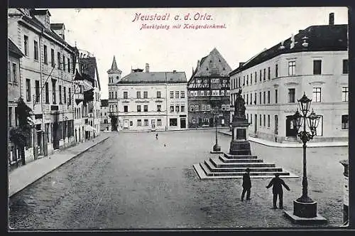 AK Neustadt a. d. Orla, Marktplatz mit Kriegerdenkmal