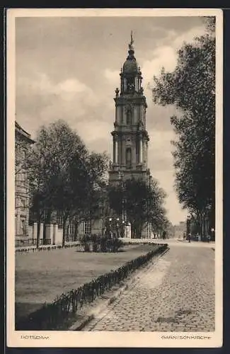 AK Potsdam, Garnisonkirche mit Strassenpartie