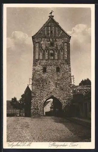 AK Lychen /U. M., Stargarder Tor mit Strassenpartie