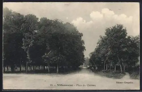 AK Villenauxe, Place du Château avec allée bordée d`arbres