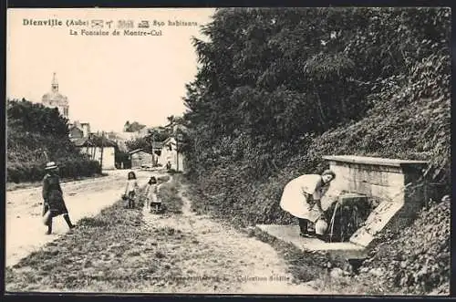 AK Dienville, La Fontaine de Montre-Cul et village en arrière-plan