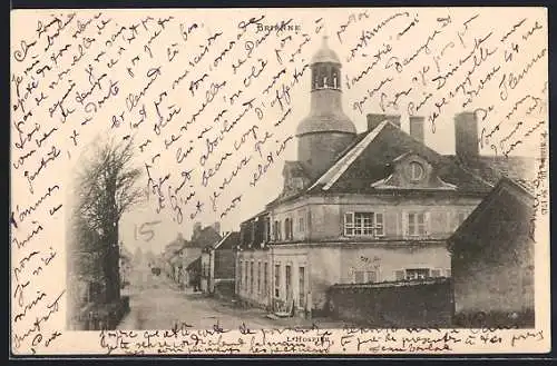 AK Brienne-le-Château, Vue de l`Hospice avec rue bordée d`arbres et bâtiments historiques