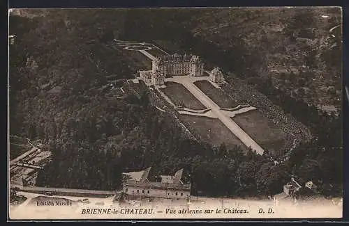 AK Brienne-le-Château, Vue aérienne sur le Château