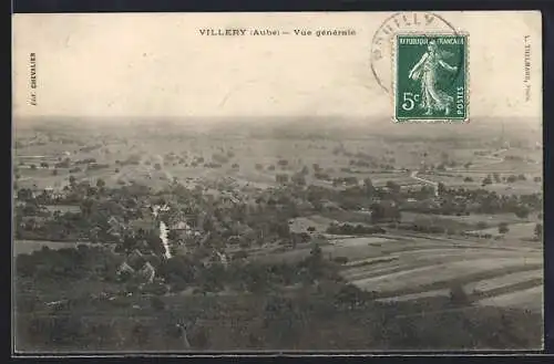 AK Villery, Vue générale du village et des champs environnants