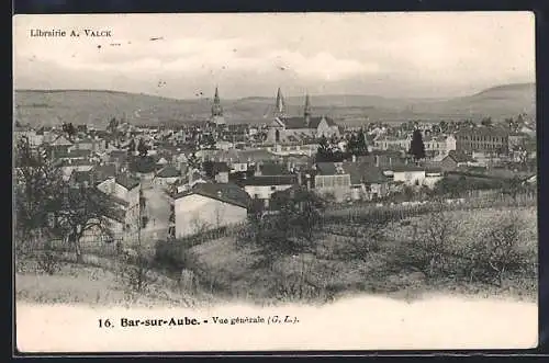 AK Bar-sur-Aube, Vue générale de la ville et des collines environnantes