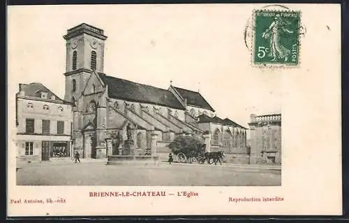 AK Brienne-le-Château, L`Église et la place animée