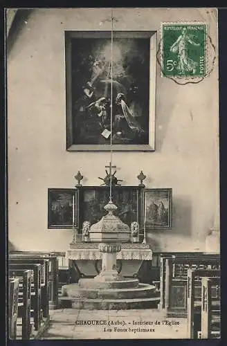 AK Chaource, Intérieur de l`église avec les fonts baptismaux